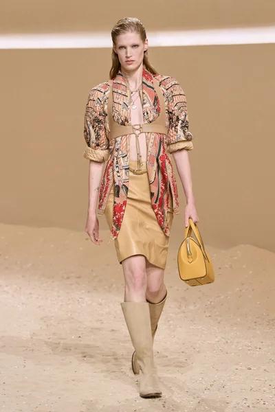 Look 22